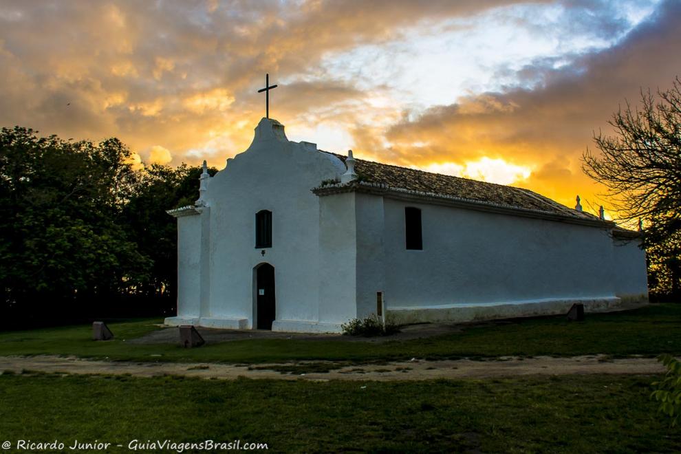 Imagem do entardecer fabuloso na praça de Quadrado.